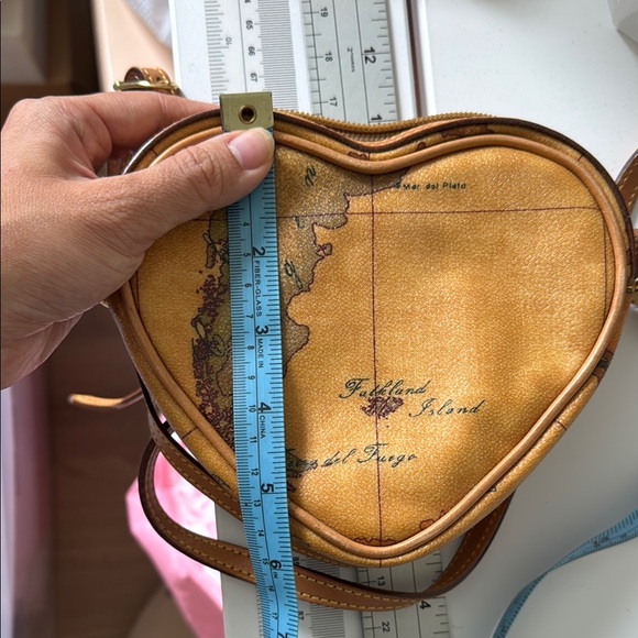 Vintage rare Alviero martini Heart-Shaped Map Print Crossbody Bag - Picture 9 of 9